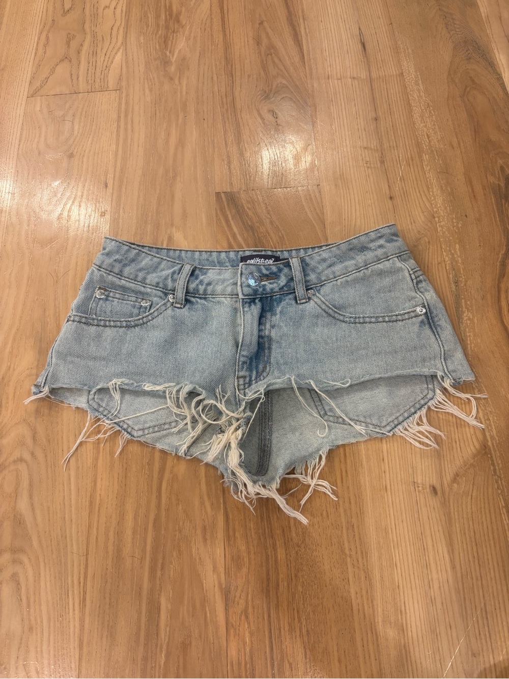 Edikted Frayed Vintage Washed Denim Shorts